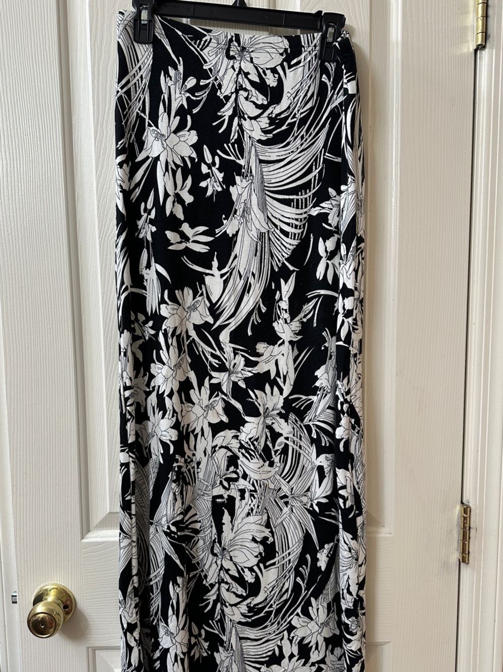 Classic Black & White Floral Maxi Skirt jeans by Buffalo size medium